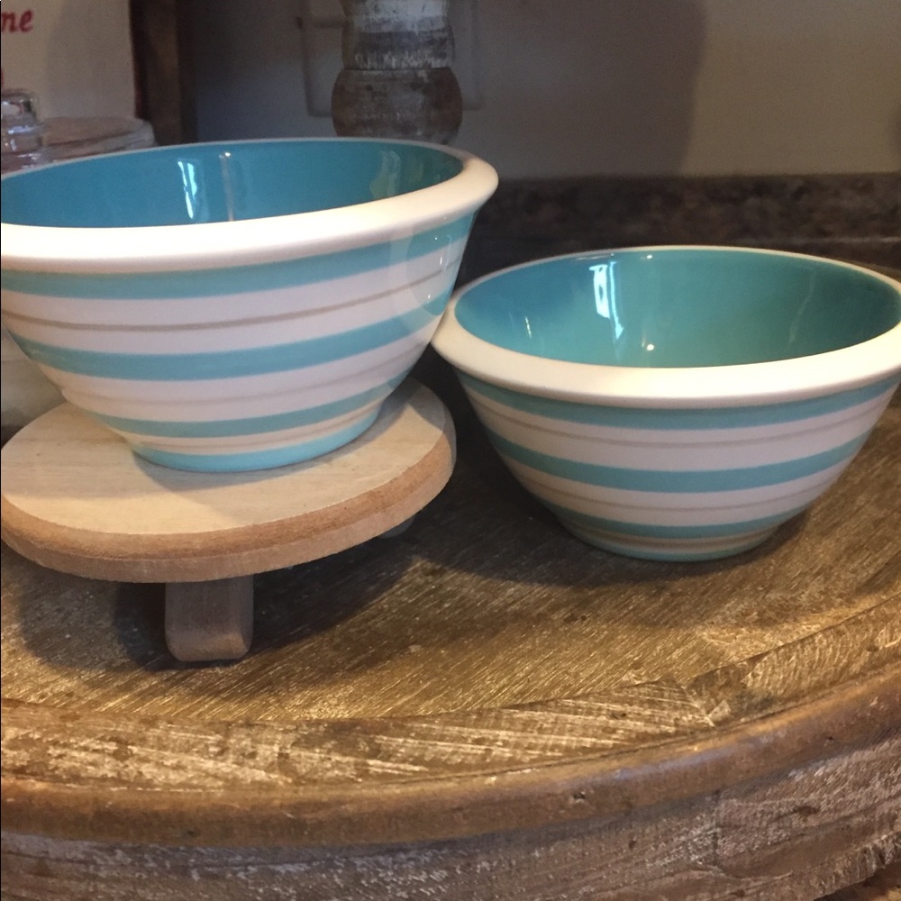 Set of decorative small bowls